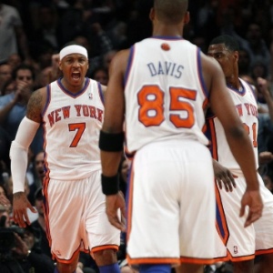 Carmelo Anthony comemora ponto durante vitória dos Knicks sobre os Celtics em Nova York - Mike Segar/Reuters