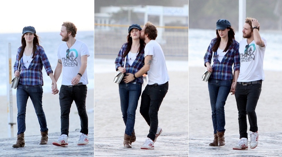 Mayana Moura caminha pela orla da praia do Leblon acompanhada do namorado (18/4/2012)
