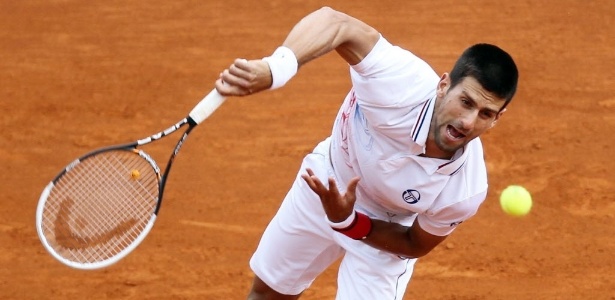 Mesmo após receber a notícia da morte do avô, Novak Djokovic entrou em quadra - AFP PHOTO/ VALERY HACHE