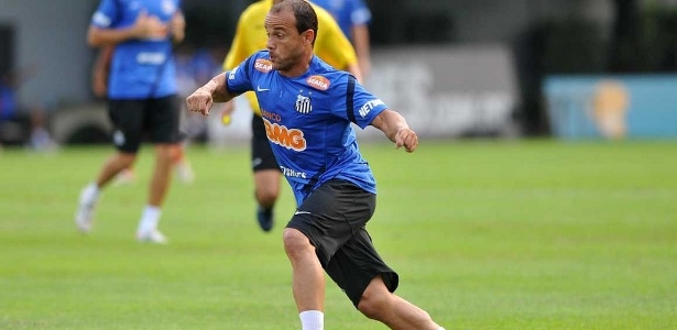 O lateral esquerdo Léo já conquistou seis títulos pelo Santos em 402 jogos disputados - Ivan Storti/Divulgação Santos FC 