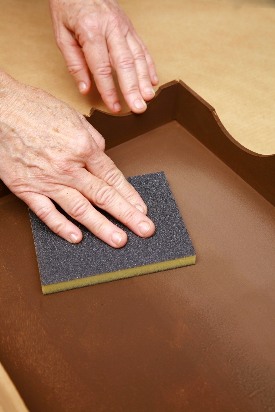 Passo a passo de personalização de bandejas de madeira - Decoração (2012) - Paulo Bau/ UOL