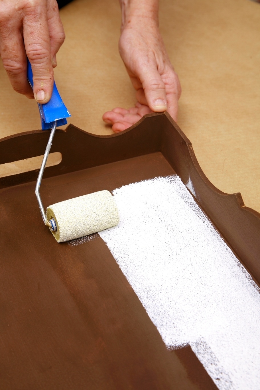 Passo a passo de personalização de bandejas de madeira - Decoração (2012) - Paulo Bau/ UOL