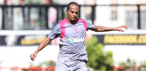 Alecsandro durante um treinamento em São Januário: elogios aos resultados do Vasco - Marcelo Sadio/ site oficial do Vasco