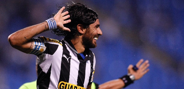 Os gols de Loco Abreu conquistaram a torcida do Botafogo entre 2010 e 2012 - Fabio Castro/Agif