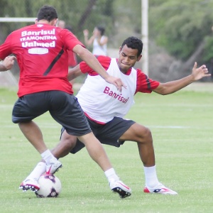 Jackson é um único zagueiro confirmado para o jogo contra o Atlético-MG, na quarta, no Beira-Rio - Alexandre Lops/Divulgação Inter