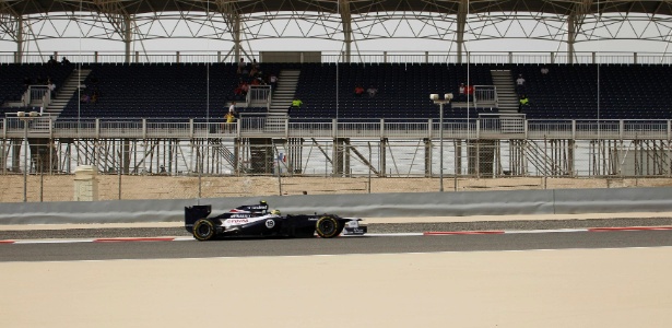 Bruno Senna abandonou o GP do Bahrein a poucas voltas do fim - Steve Crisp/Reuters