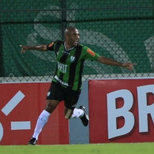 Zagueiro Gabriel desfalcará o América-MG contra o Bragantino, por ter sido expulso diante do Avaí - CARLOS ROBERTO/HOJE EM DIA/AE