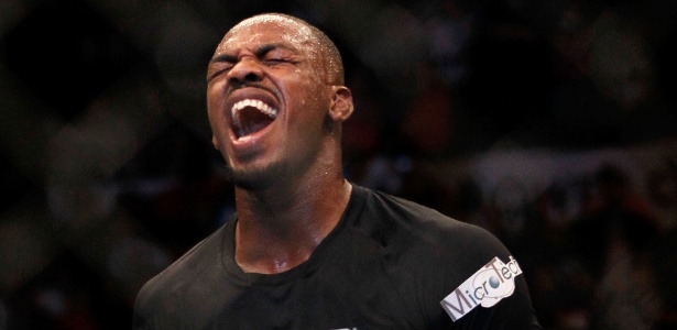 Lutador não teve dificuldades para manter cinturão dos meio-pesados do UFC  - Getty Images