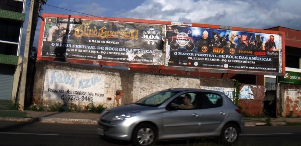 Outdoor na cidade prometia o Metal Open Air como o "maior festival das Américas" - Estefani Medeiros/UOL