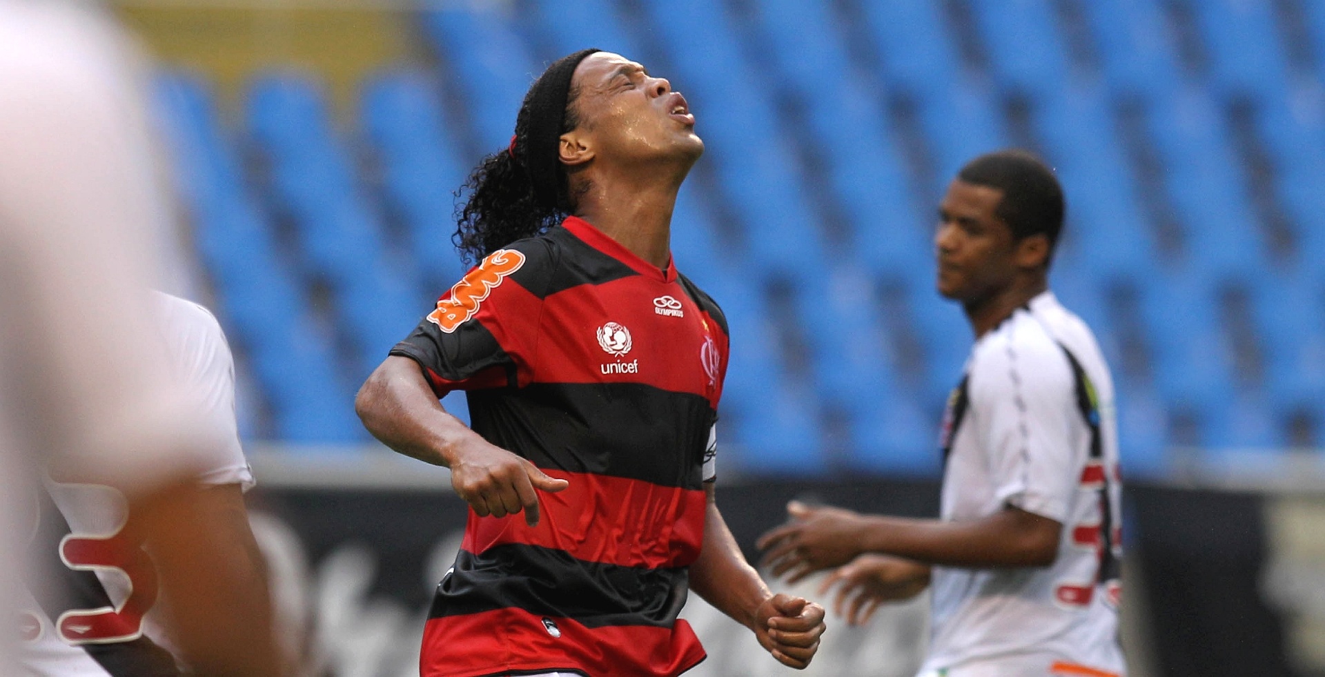 Ronaldinho Gaúcho lamenta chance perdida no segundo tempo