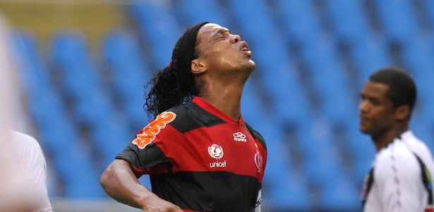 Ronaldinho Gaúcho vem lamentando o desempenho em campo e os salários atrasados - Júlio César Guimarães/ UOL