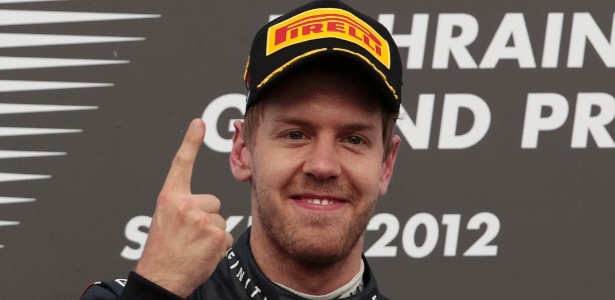 Sebastian Vettel faz o tradicional gesto de nº 1 após vencer o GP do Bahrein - Darren Whiteside/Reuters