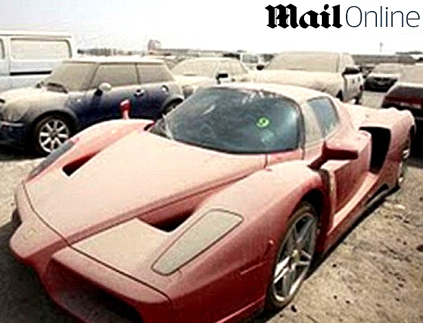 A Ferrari Enzo abandonada tem um motor V12 em alumínio de 5.998c, alcança a velocidade máxima de 350 km/h e atinge 0-100 km/h em 3,4 segundos - Reprodução/Daily Mail