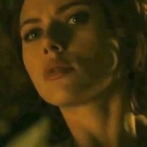 Viúva Negra (Scarlett Johansson) em trecho de "Os Vingadores" - Reprodução