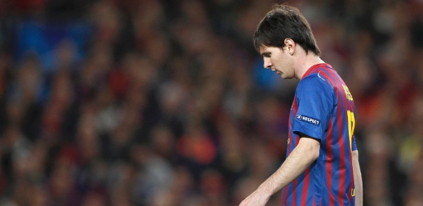 Messi lamenta eliminação do Barcelona após empate por 2 a 2 com o Chelsea - Stefan Wermuth/Reuters