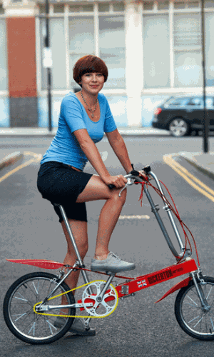 Abby usa uma Bickerton portátil dos anos 70 - Horst A. Friedrichs 