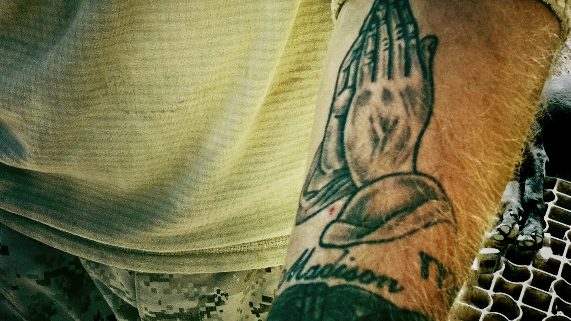 Fuzileiro americano mostra sua tatuagem em foto de Balaizs - BalazsGardi/Basetrack.org