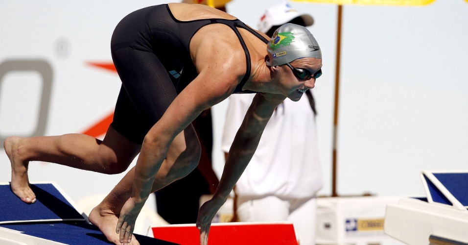 Graciele Herrmann cai na piscina durante eliminatórias do Troféu Maria Lenk