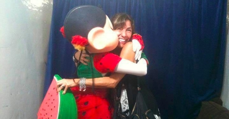 Magali Spada e Souza, filha de Mauricio de Sousa, com a personagem dos quadrinhos Magali - Divulgação