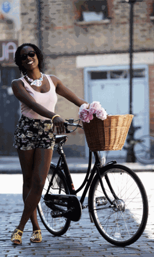 O fotógrafo se diz fascinado pela diversidade de origens e estilos dos ciclistas em Londres. Na imagem, Jools com sua Pashley Princess Sovereign - Horst A. Friedrichs / Anzenberger 