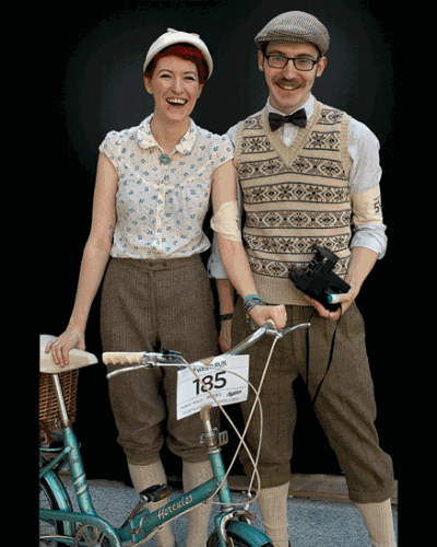 "Para mim, pedalar representa liberdade. Carros só trazem estresse, procura por vagas, impostos", diz o fotógrafo. Na imagem, Omara e Tom na Tweed Run de Londres, 2011 - Horst A. Friedrichs 