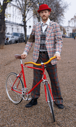 Um fotógrafo alemão pedalou 5 mil quilômetros em um ano para registrar imagens de alguns dos ciclistas mais interessantes da capital britânica. Na foto, Adam com sua Tokyobike Classic  - Horst A. Friedrichs 