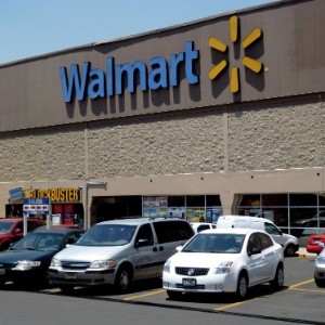 Direção do Wal-Mart do México é acusada de distribuir US$ 24 milhões em propinas; acionista prestou queixa contra grupo cujos executivos teriam "comprometido gravemente" seus interesses - Yuri Cortez/AFP