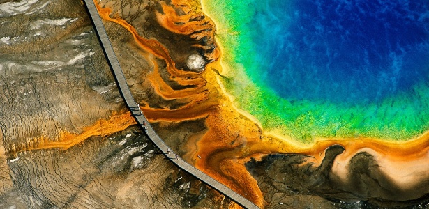 Foto aérea da Grande Fonte Hidrotermal Prismática, no parque nacional de Yellowstone, nos EUA - Yann Arthus-Bertrand 