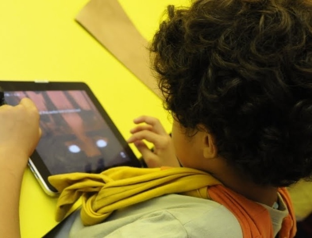 Para as crianças, as antigas TV's que apresentavam jogos experimentais foi substituída pela FILE Tablet  - Divulgação
