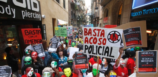 Participantes da campanha "Prostitutas indignadas" protestam em Barcelona, na Espanha, em 2012 - Gustau Nacarino/Reuters