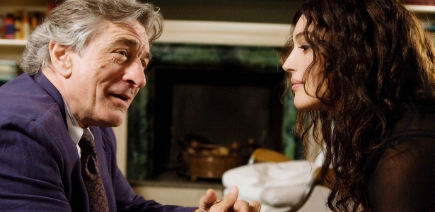 Robert De Niro e Monica Bellucci em cena de "As Idades do Amor" - Divulgação