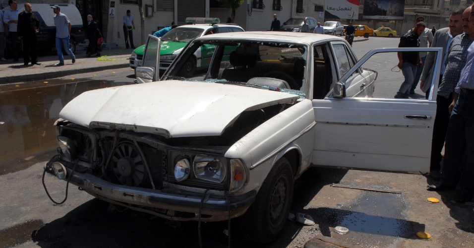 27.abr.2012 - Imagem divulgada pela Shaam News Network mostra o carro-bomba usado em ação terrorista em Damasco, na Síria