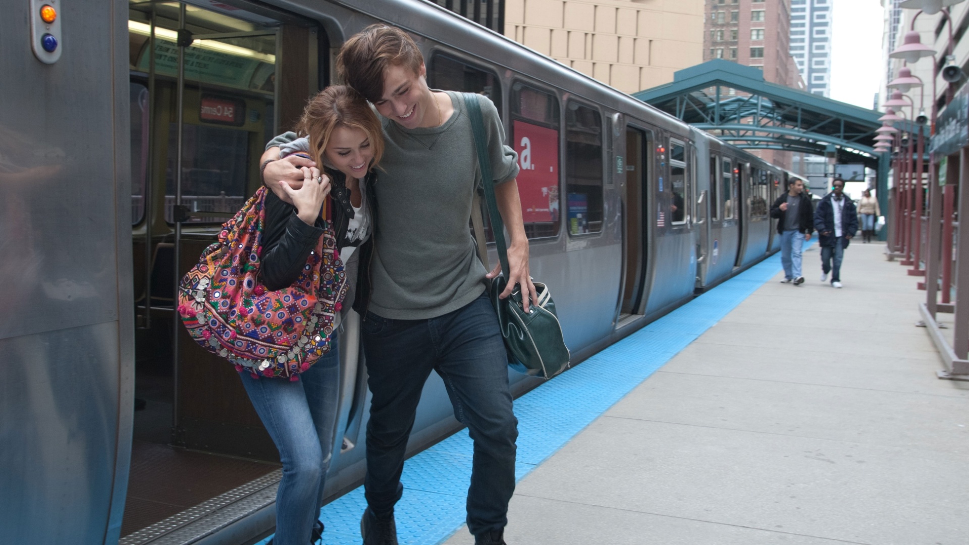 Cena do filme "Lola", com Miley Cyrus - Divulgação