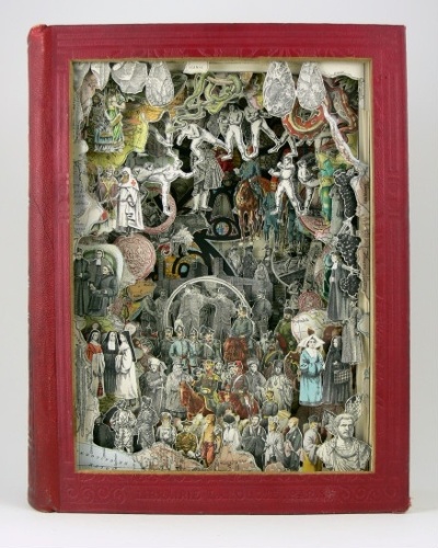 "Eles (os livros) não são mais ferramentas de aprendizado sobre o mundo, mas uma maneira de se conhecer a si mesmo", diz o artista - Alexander Korzer-Robinson / Barcroft 