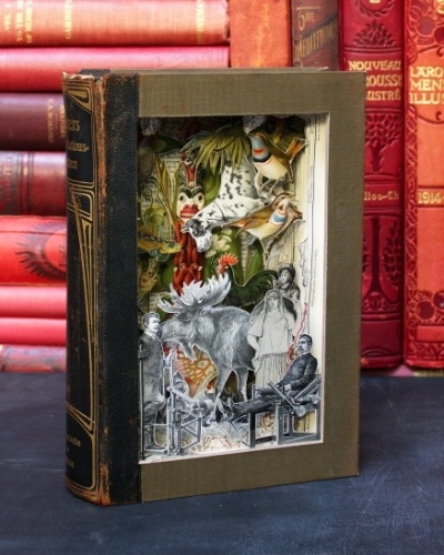 "Esses livros, que perderam sua utilidade com a passagem do tempo, ganham um novo propósito", diz o artista - Alexander Korzer-Robinson / Barcroft 