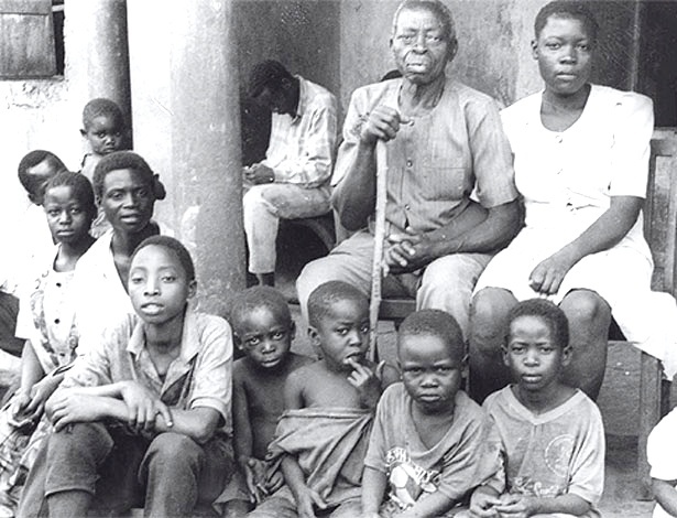 Jack Kigongo teve esse monte de filhos sem precisar tomar nenhum comprimido azul - Arquivo Pessoal