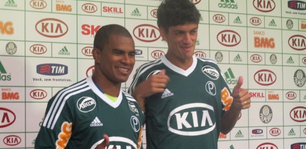 Mazinho (e.) e Fernandinho durante apresentação de jogadodores do Palmeiras - Divulgação