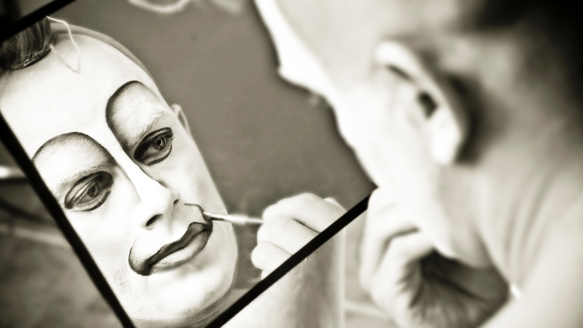 "Nosso espetáculo mostra infinitas maneiras de superarmos limites, um novo caminho para a performance circense, com qualidade, conforto e respeito aos espectadores, como ocorre nos grandes circos internacionais. Trouxe esse universo mágico do que aprendi com o Soleil para o meu país", explica Marcos - Divulgação