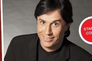 Tom Cavalcante se apresenta na Virada Cultural, com show de stand-up comedy, às 20h00, no Palco Catedral da Praça da Sé - Divulgação