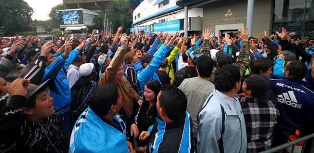 Cerca de 800 torcedores prestigiam treinamento do Grêmio antes do clássico Gre-Nal - Divulgação/Grêmio FBPA