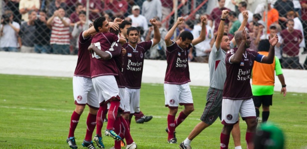 Em boa fase na 3ª Divisão do Paulista, Juventus lota a Rua Javari, vence e  faz a festa na Mooca - 29/04/2012 - UOL Esporte