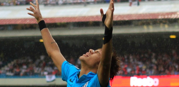 Atacante Neymar anotou os três gols da vitória do Santos sobre o São Paulo, no Morumbi - REUTERS/Nacho Doce