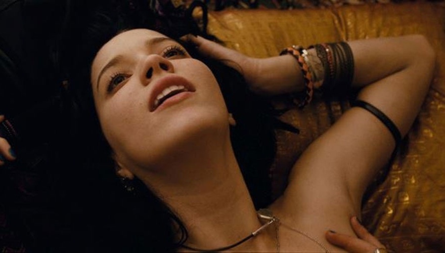 Érika (Nathália Dill) em cena de "Paraísos Artificiais" - Divulgação
