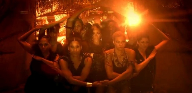 Rihanna em cena do clipe "Where Have You Been" (30/4/12) - Reprodução/Youtube