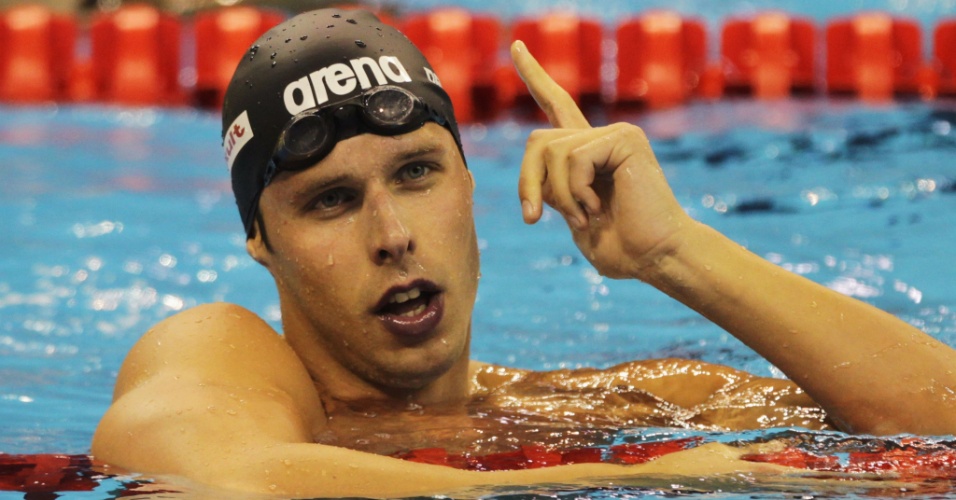 Alexander Dale Oen comemora a vitória nos 100m peito no Mundial de natação em Xangai