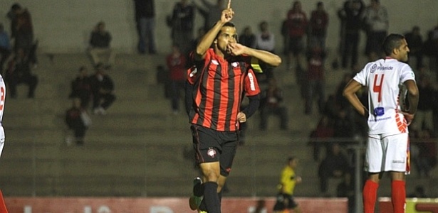 Bruno Mineiro, que pertence ao Atlético-PR, será uma das novidades do Goiás após a Copa - Divulgação/Atlético-PR