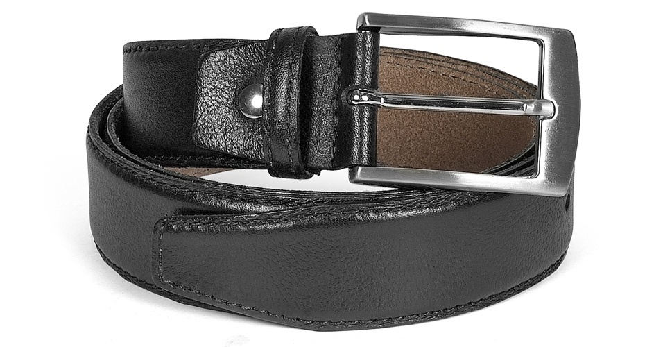 Cinto com fivela de níquel acetinado; R$ 60, na Democrata (SAC: 0800 341500) Preço pesquisado em abril de 2012 e sujeito a alteração - Divulgação