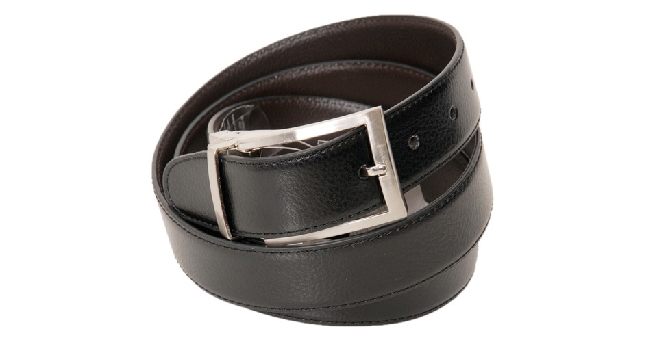 Cinto de couro em modelo social com fivela prateada. R$ 69,90, na TNG (Tel.: 11 4689-9313) Preço pesquisado em abril de 2012 e sujeito a alteração - Divulgação