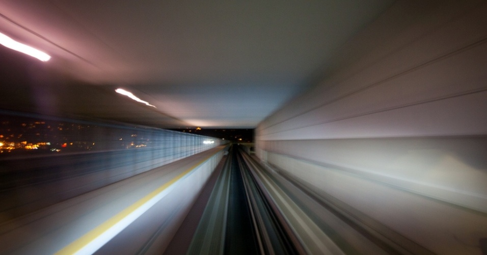 O fotógrafo de arte urbana Aaron Durand começou a fotografar trens porque muitos trilhos ficam perto de paredes cheias de grafite - Aaron Durand 