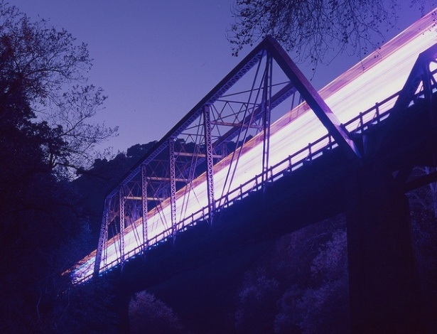 O fotógrafo de arte urbana Aaron Durand começou a fotografar trens porque muitos trilhos ficam perto de paredes cheias de grafite - Aaron Durand 